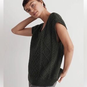 Madewell Cable Knit Chunky V Neck Sweater Vest. Oversized. Green. Small
